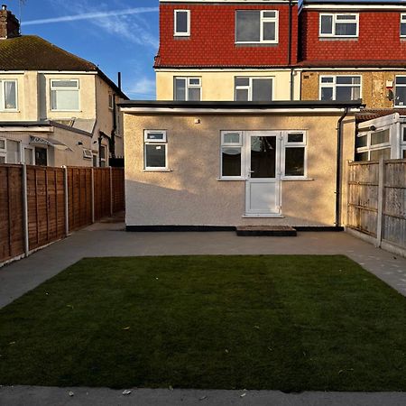Отель West London Rest Хейс Экстерьер фото